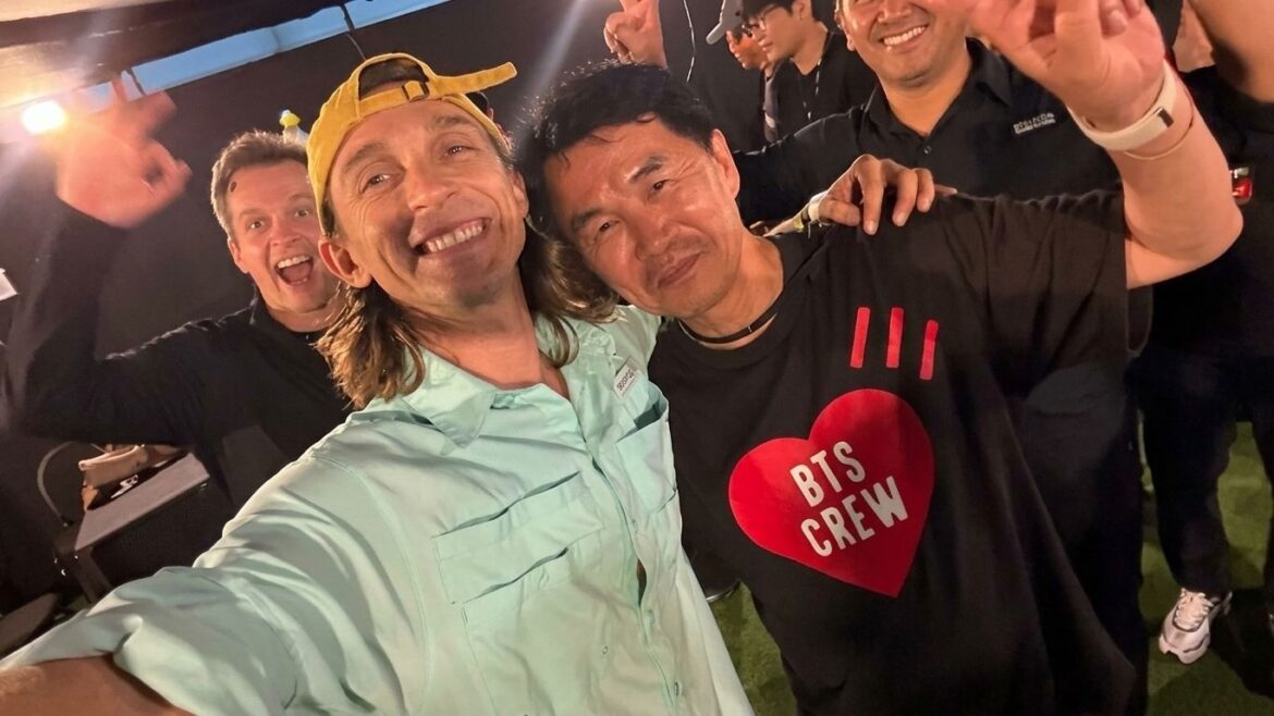Sasha Kapsunov durante su trabajo con dron en los conciertos de BTS en el estadio San Marcos de Lima.