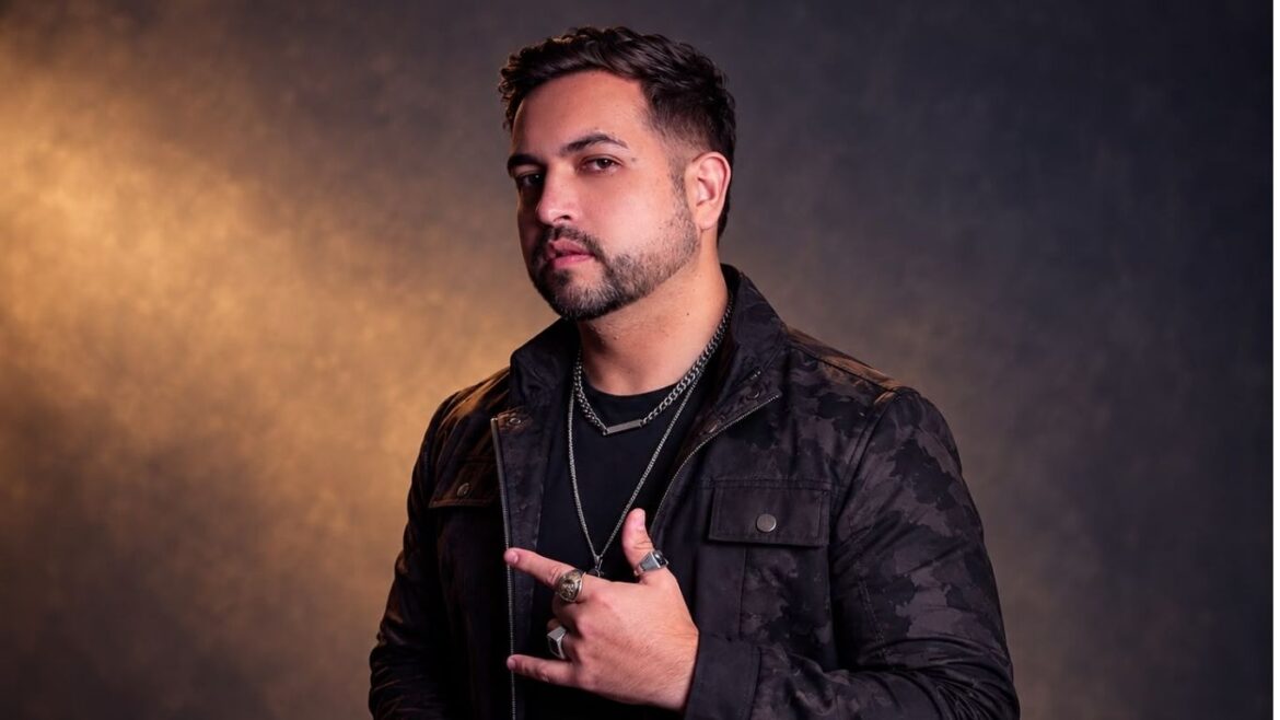 Daniel de Guevara, cantautor peruano y creador del álbum Multiverso Deluxe.