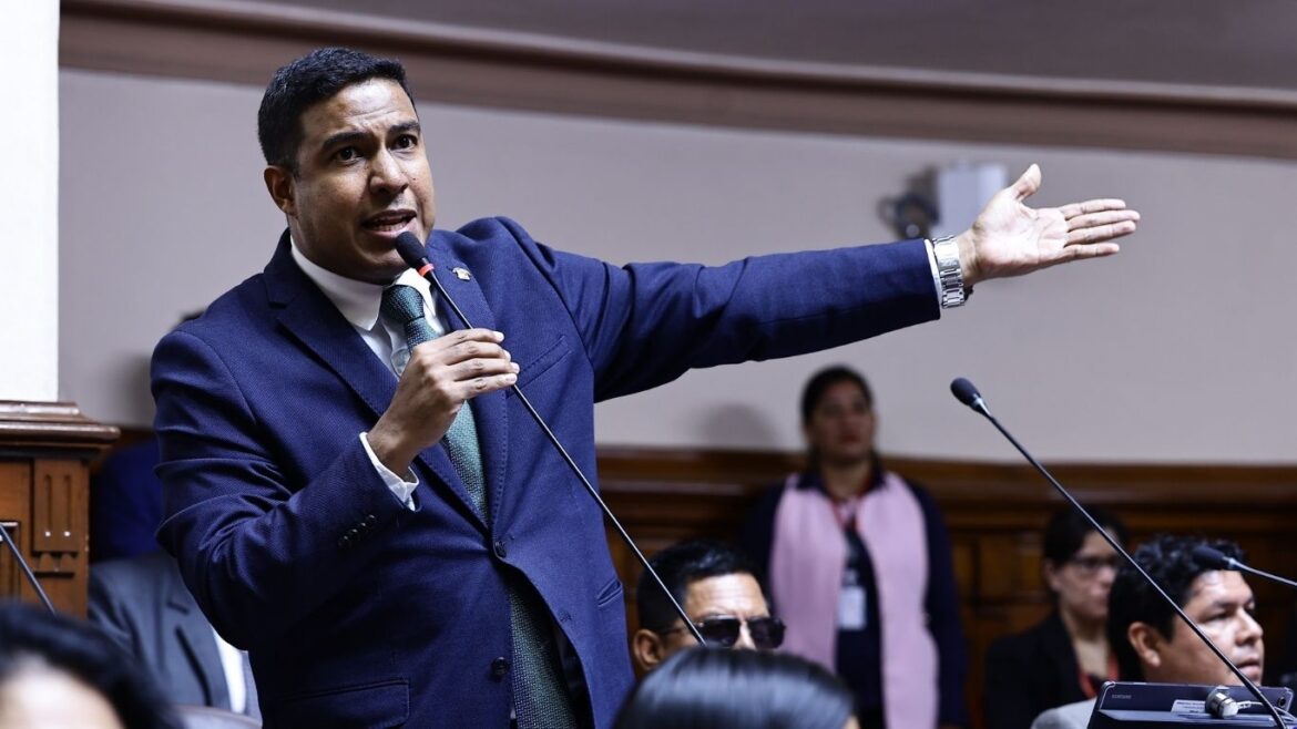 Ernesto Zunini se pronunció tras la delegación de facultades al Ejecutivo. Foto: Congreso