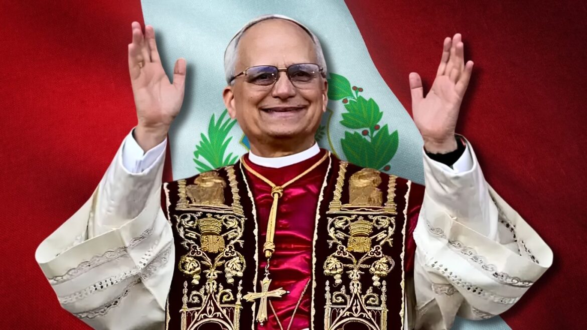El papa León XIV envió un mensaje al pueblo peruano por medio del cardenal Carlos Castillo. Foto: composición Caretas/Andina