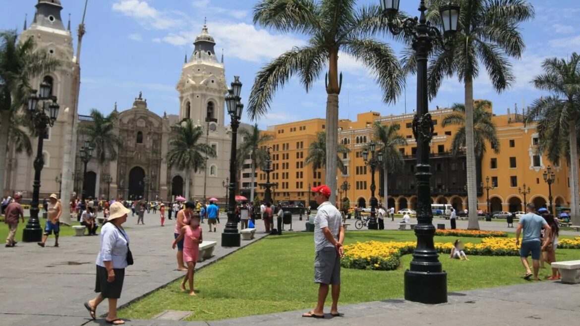 Lima tendrá tres días no laborables compensables en noviembre de este año. Foto: Andina