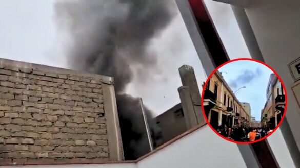 Registran incendio en el Centro de Lima. Foto: composición Caretas/MML/RogerGarcía