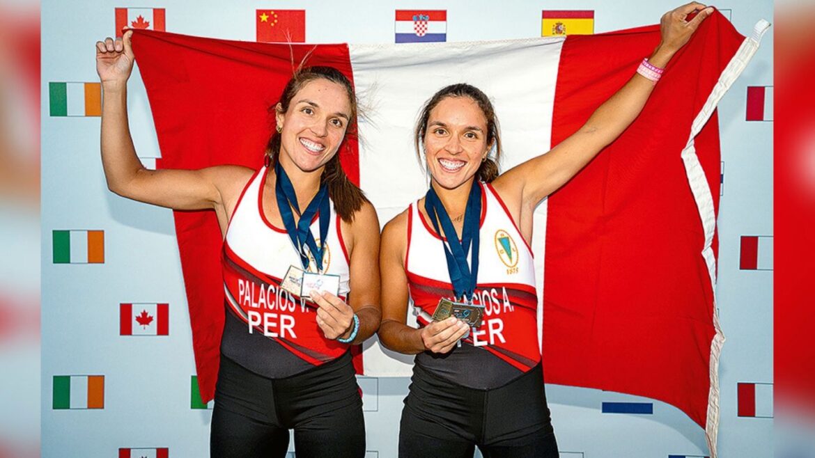 Las hermanas Alessia y Valeria Palacios durante una competencia de remo, disciplina en la que destacan por su sincronización y trabajo en equipo.
