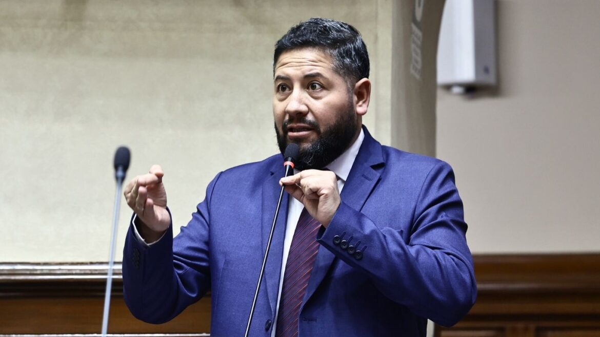 César Holguín ya no será vocero titular de Ahora Nación. Foto: Congreso
