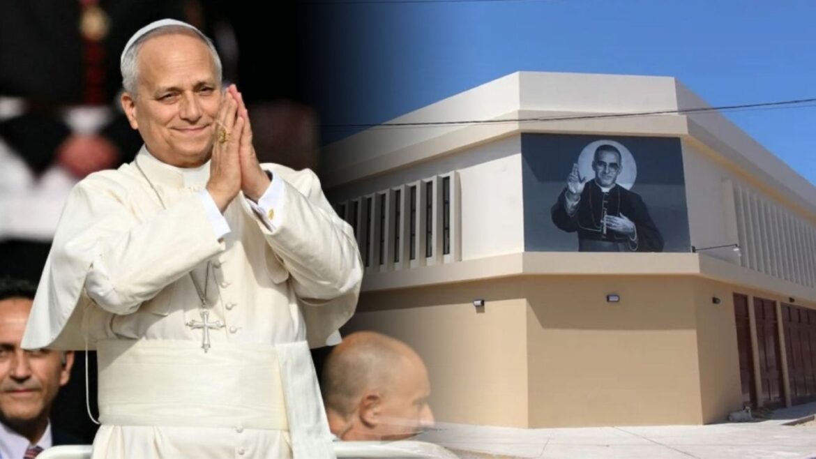 El papa León XIV ayudó a reconstruir la capilla San Óscar Romero cuando era cardenal. Foto: composición Caretas/Andina