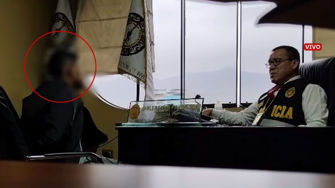 SJL: capturan a menor que iba a cometer un atentado con una pistola robada a un policía. Foto: captura Latina.