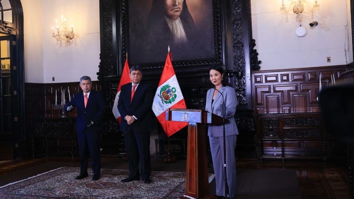 Keiko Fujimori promulga ley que habilita reformas en seguridad ciudadana y respuesta ante El Niño. Foto: presidencia.